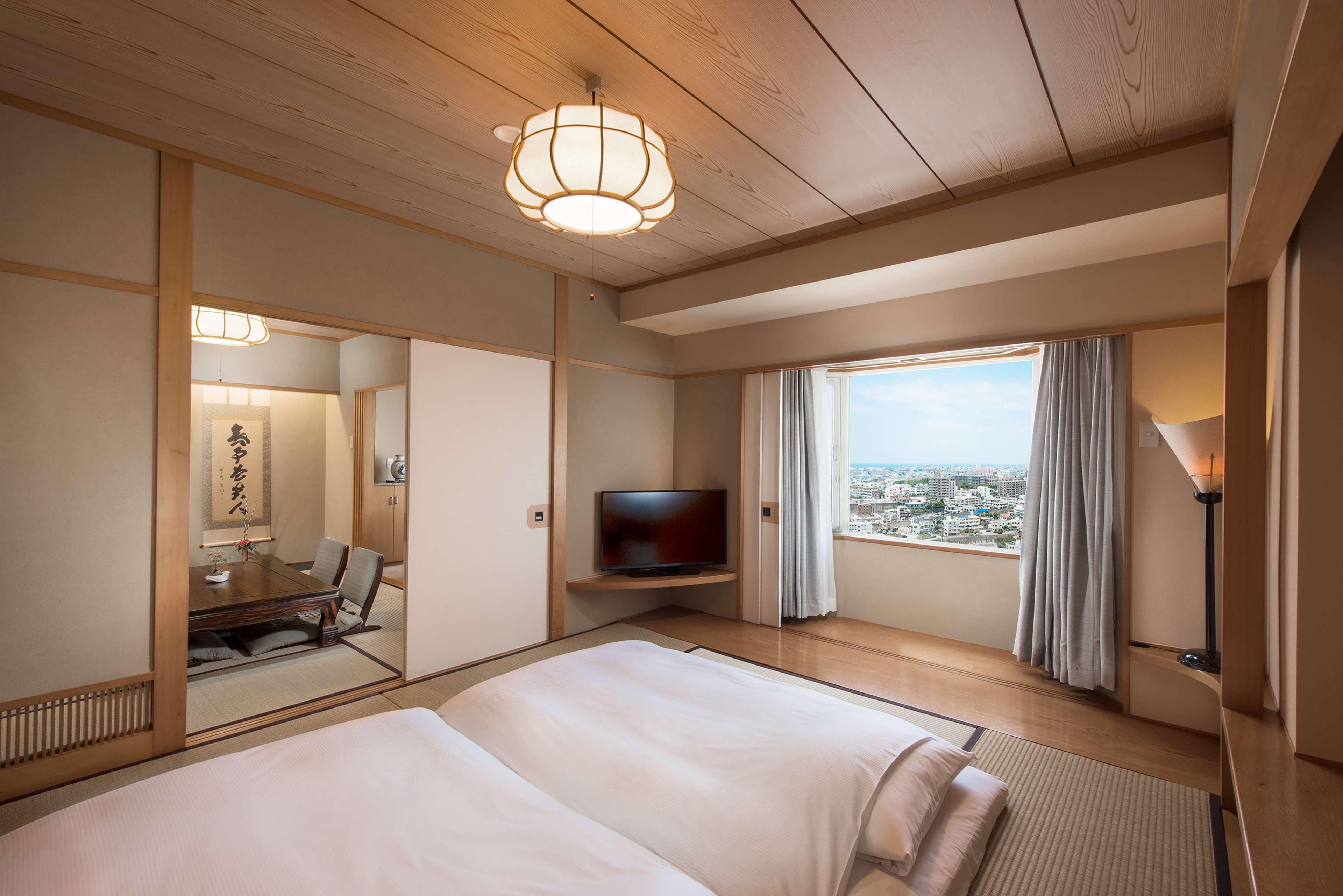 Doubletree By Hilton Naha Shuri Castle Bagian luar foto