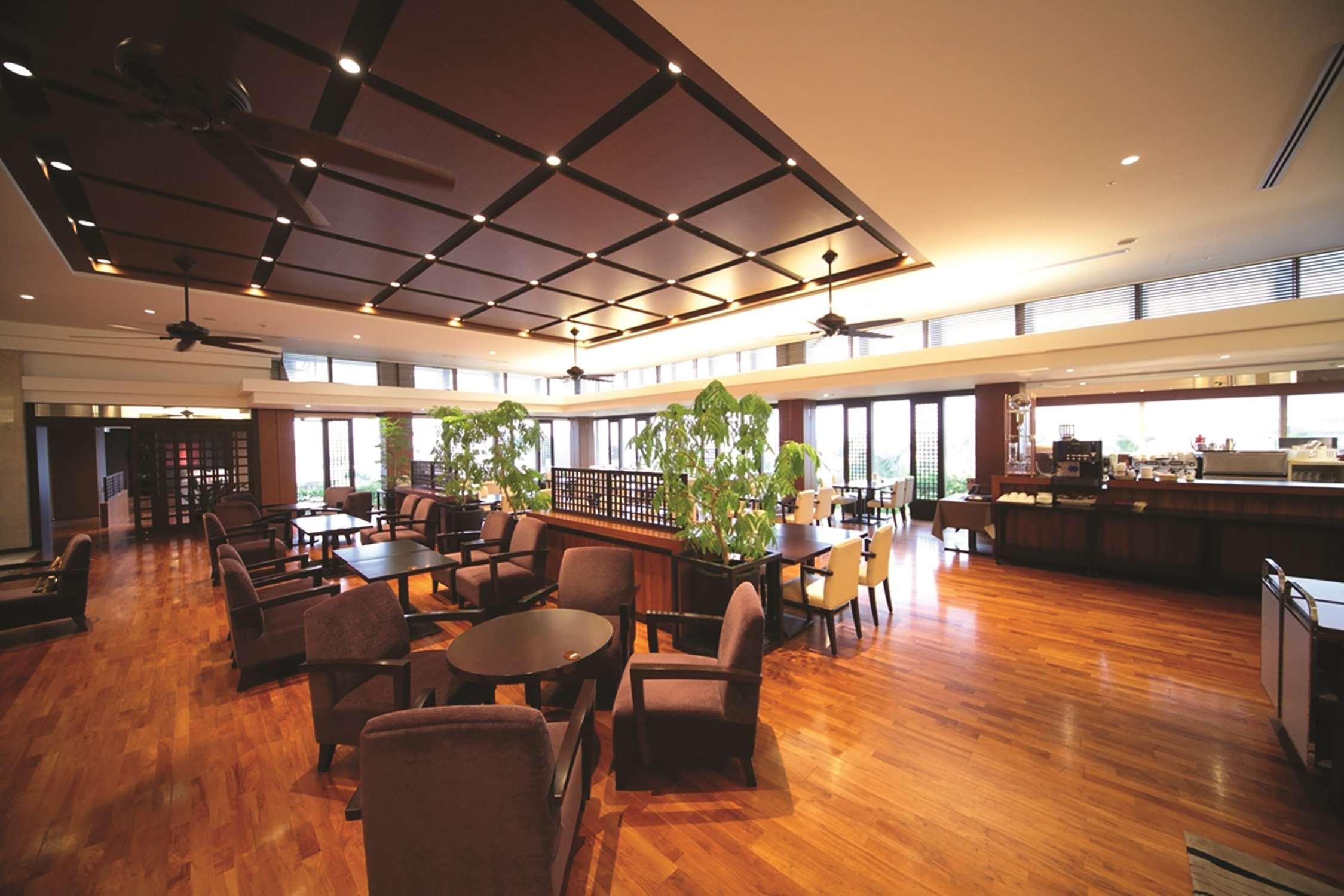 Doubletree By Hilton Naha Shuri Castle Bagian luar foto