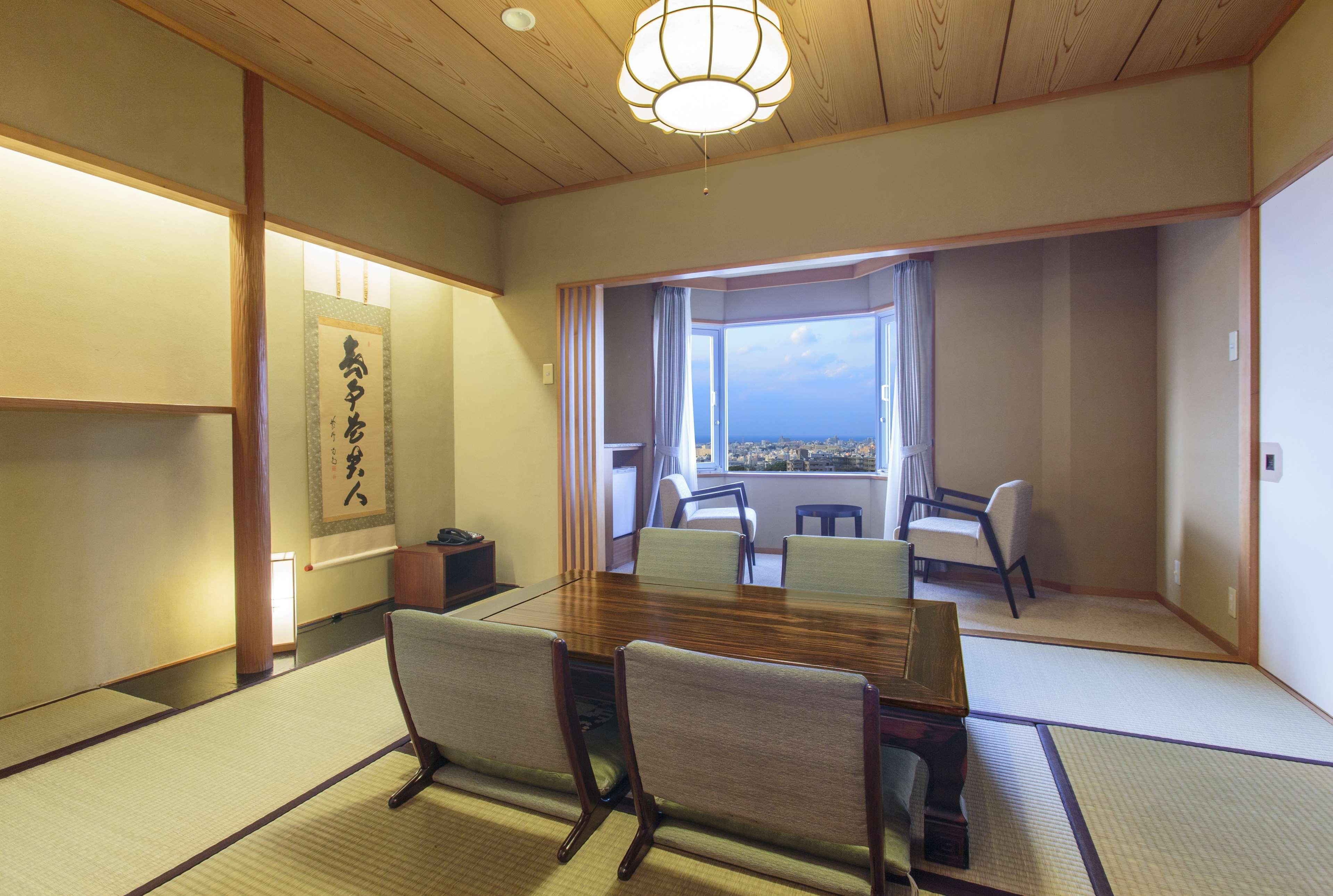 Doubletree By Hilton Naha Shuri Castle Bagian luar foto