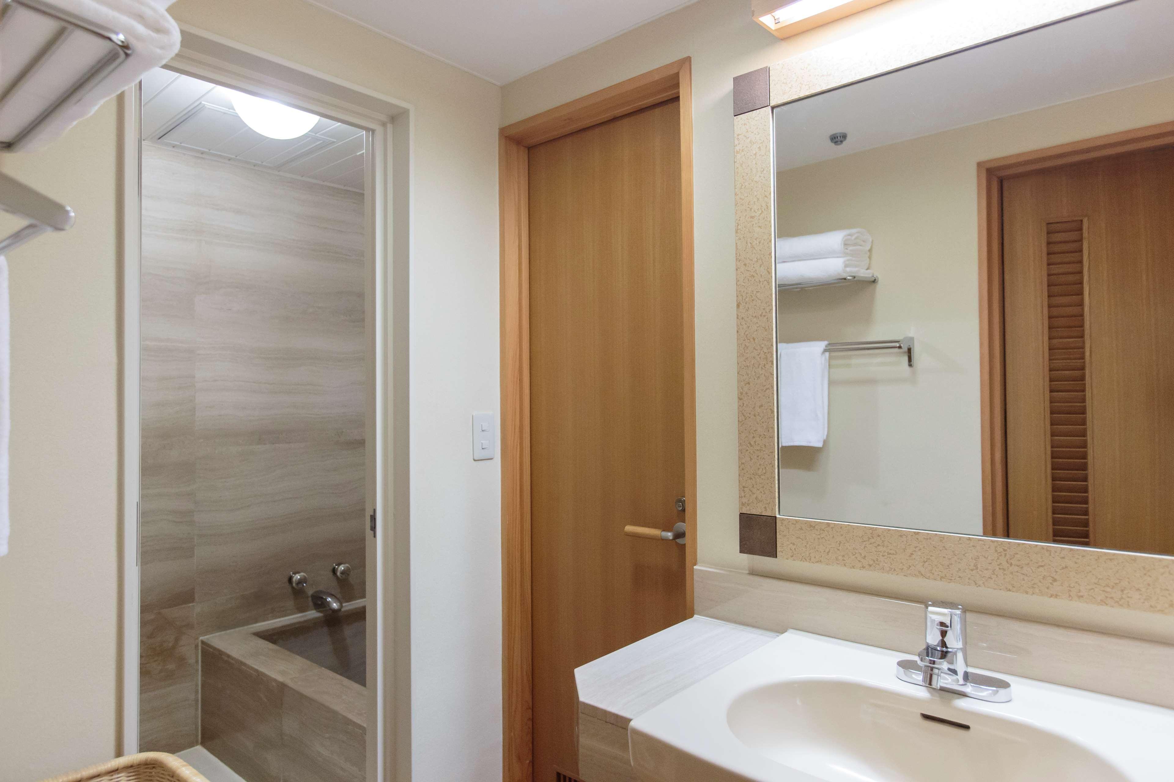 Doubletree By Hilton Naha Shuri Castle Bagian luar foto
