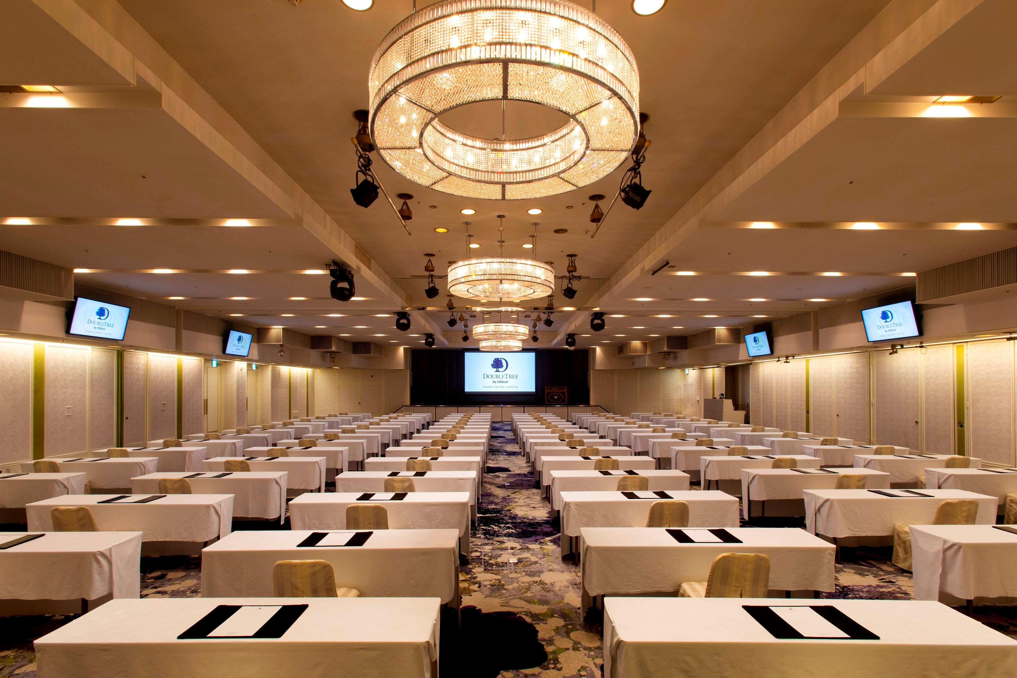 Doubletree By Hilton Naha Shuri Castle Bagian luar foto