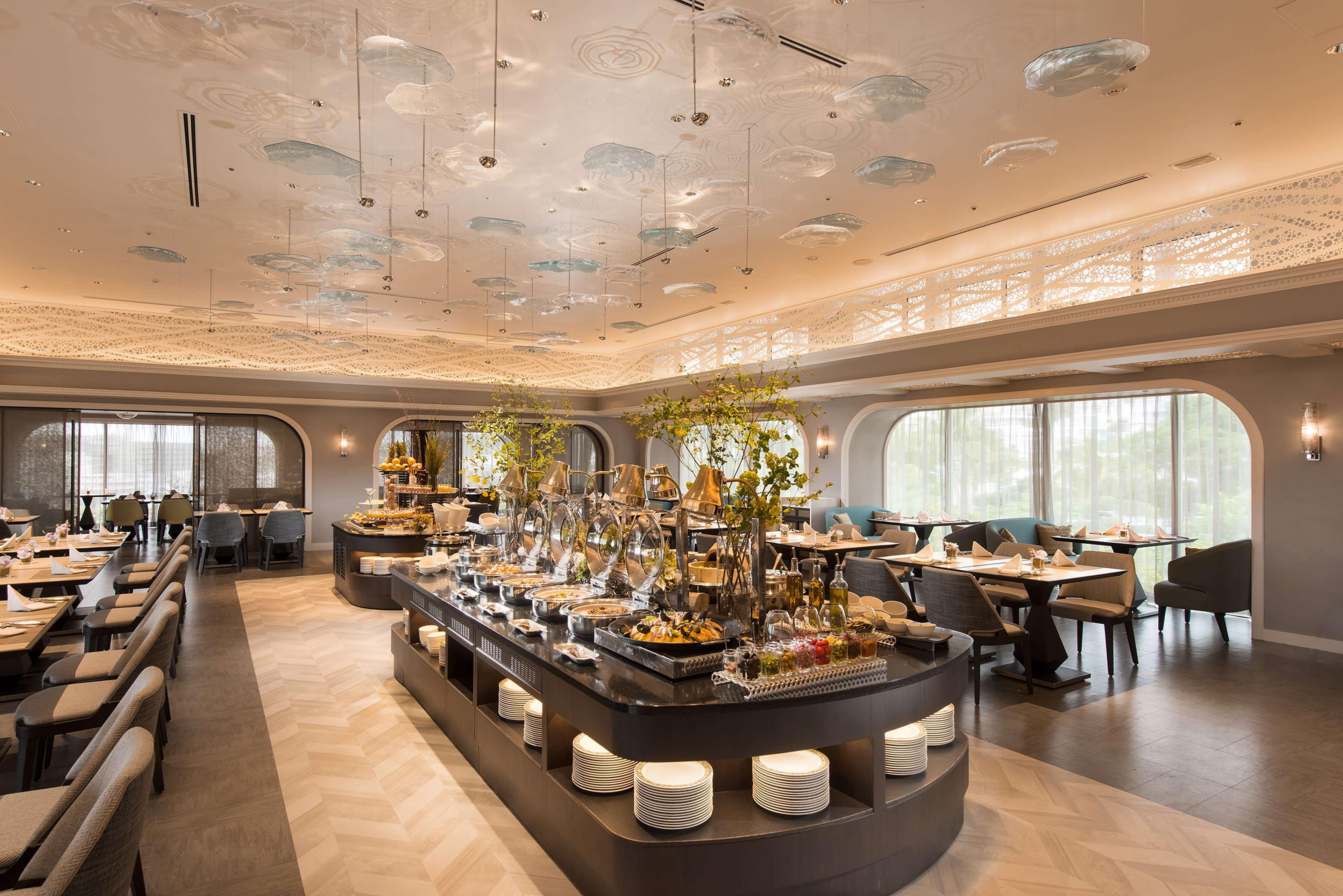 Doubletree By Hilton Naha Shuri Castle Bagian luar foto