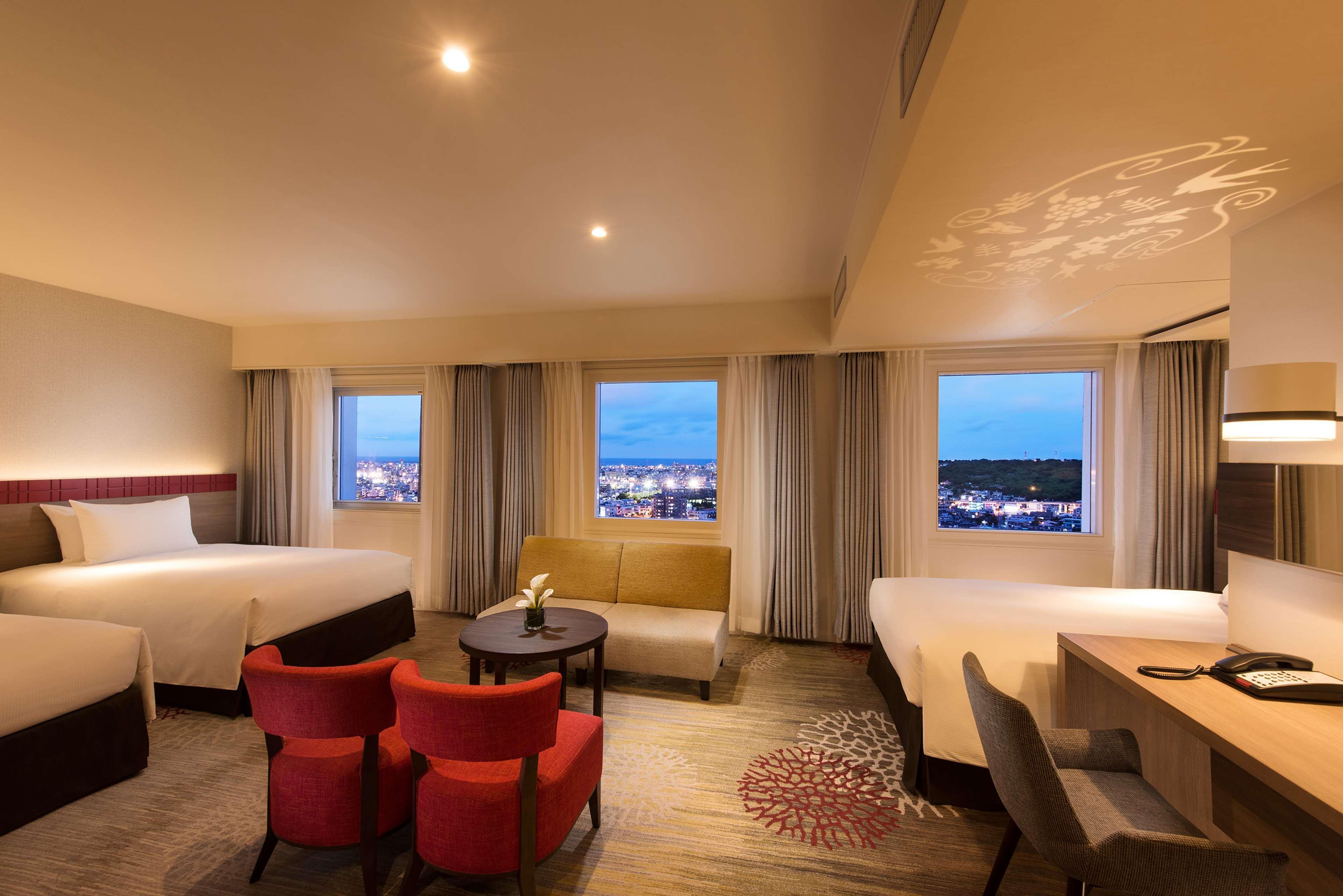 Doubletree By Hilton Naha Shuri Castle Bagian luar foto