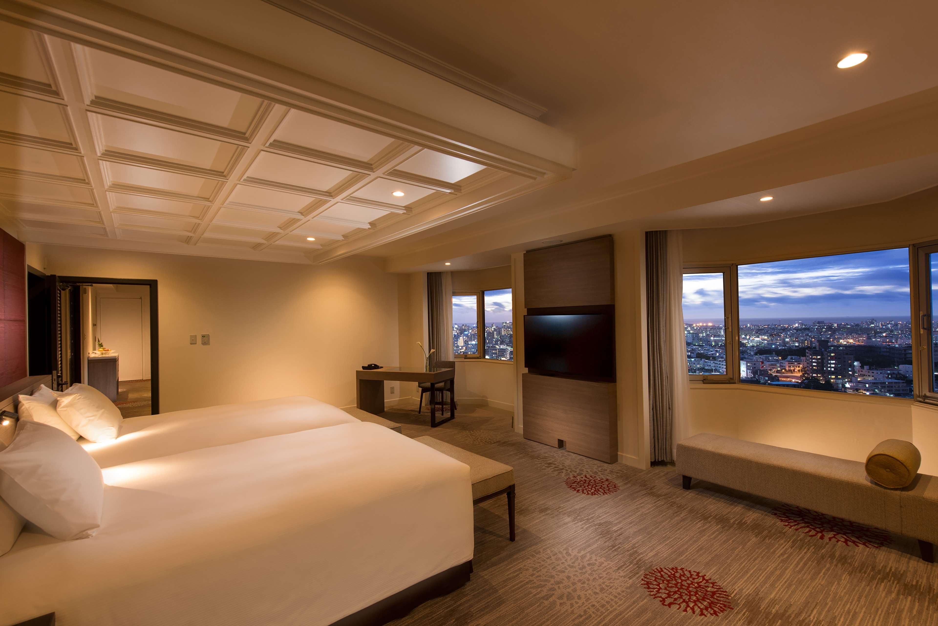 Doubletree By Hilton Naha Shuri Castle Bagian luar foto