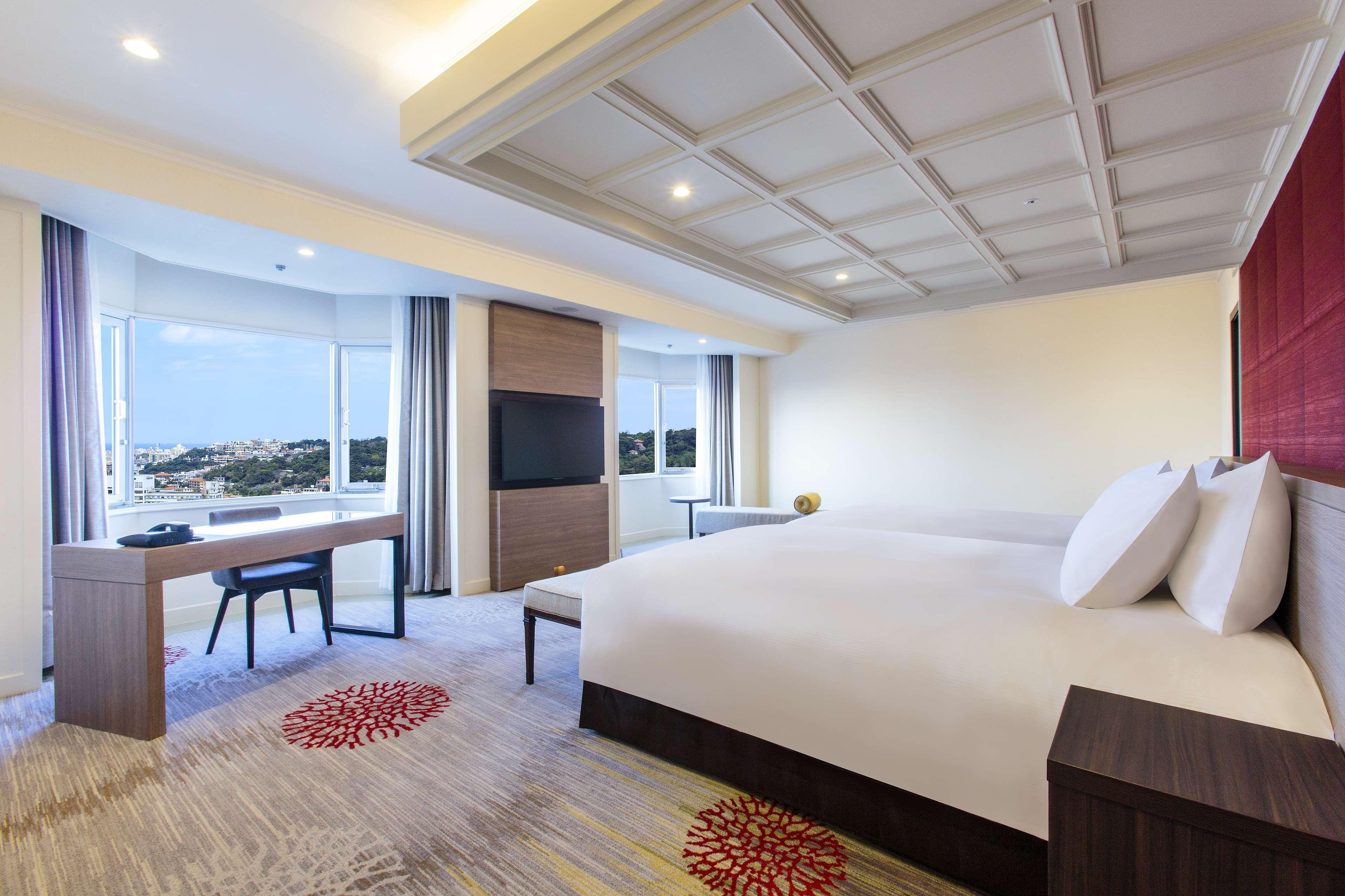 Doubletree By Hilton Naha Shuri Castle Bagian luar foto