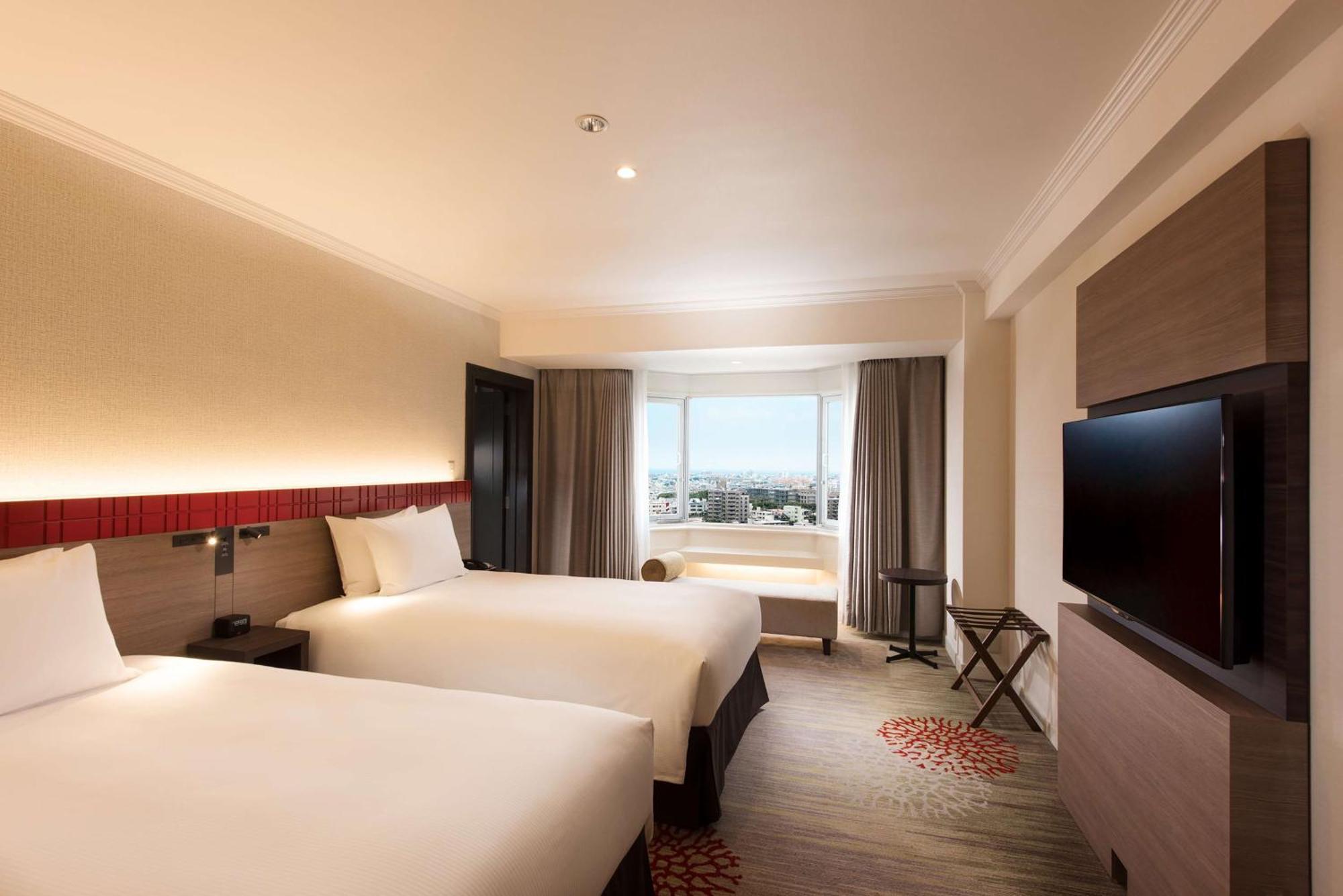 Doubletree By Hilton Naha Shuri Castle Bagian luar foto