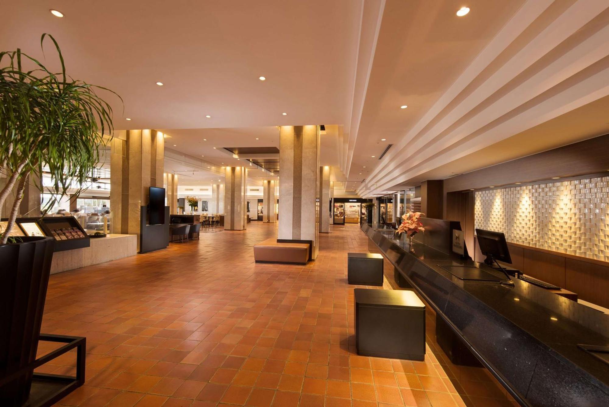 Doubletree By Hilton Naha Shuri Castle Bagian luar foto