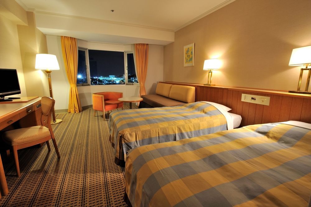 Doubletree By Hilton Naha Shuri Castle Bagian luar foto